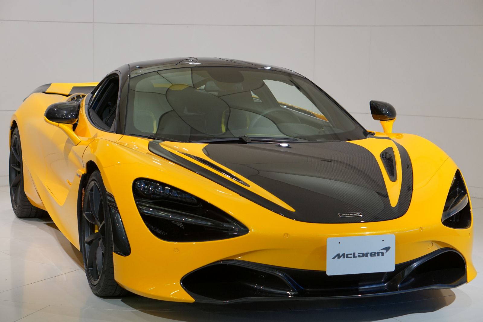 200207_mclaren_720S